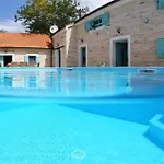 Awesome In Donje Rastane