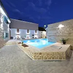 Awesome In Donje Rastane