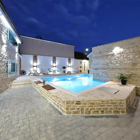 Amazing In Donje Rastane