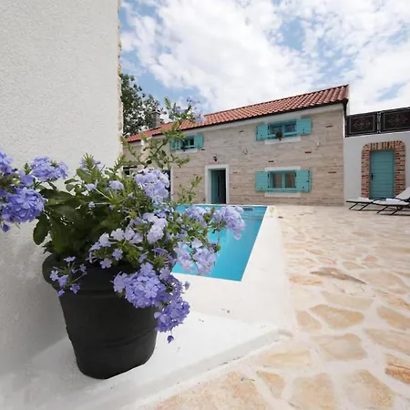 Awesome In Donje Rastane