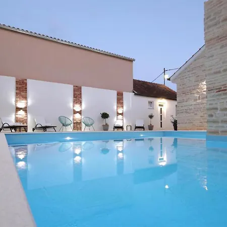 Awesome In Donje Rastane