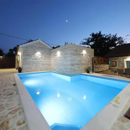 Σπίτι διακοπών Awesome In Donje Rastane