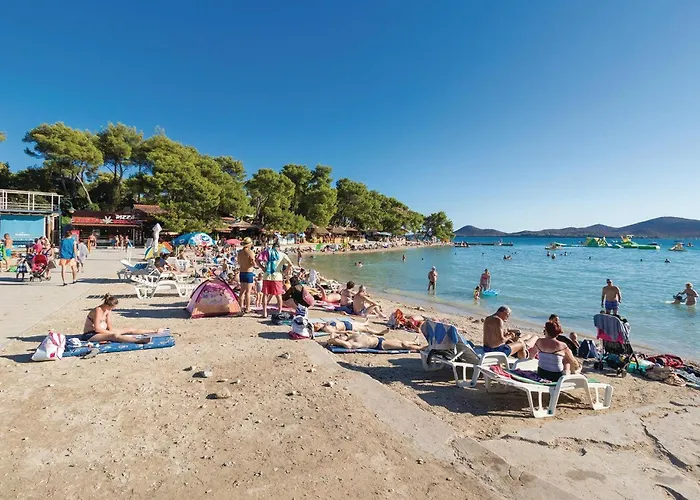 Feriehus Awesome In Donje Rastane